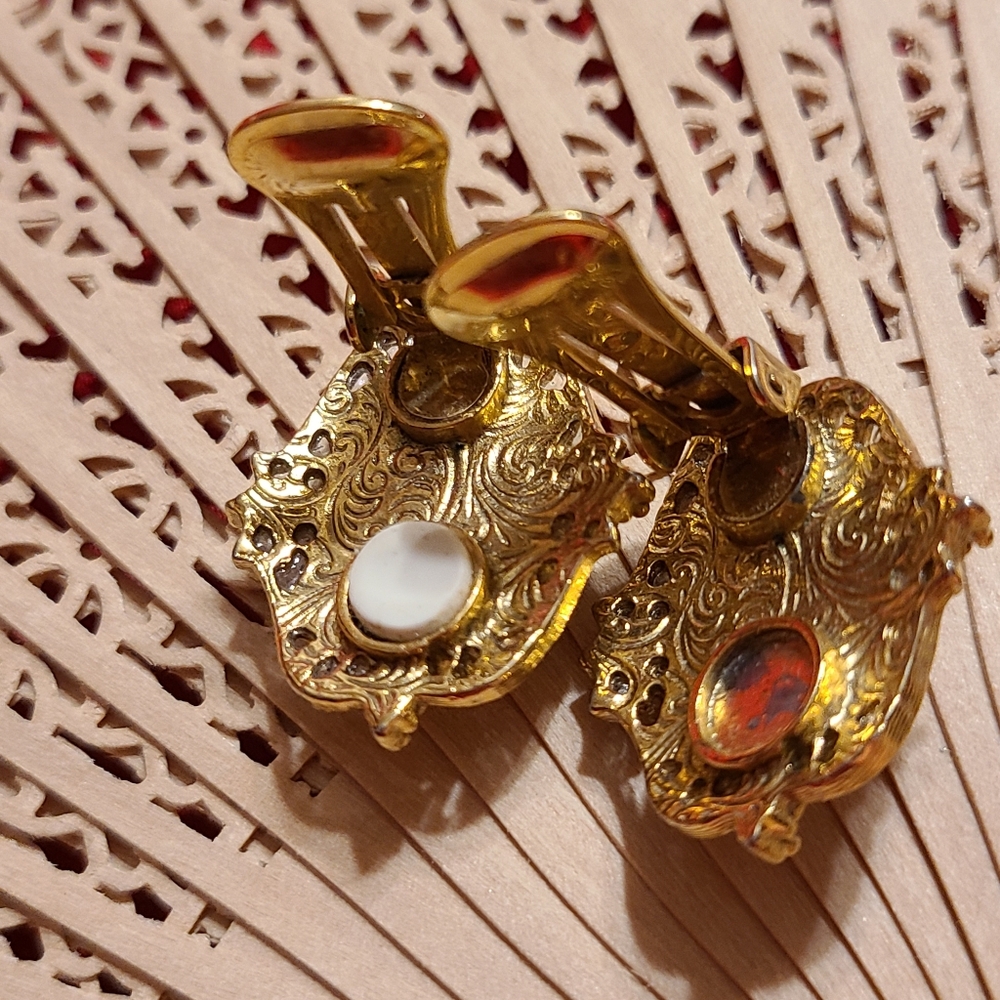 Elegant Gold and Cream Earrings Faded From Age Clip On Earrings Very Old - Picture 5 of 6